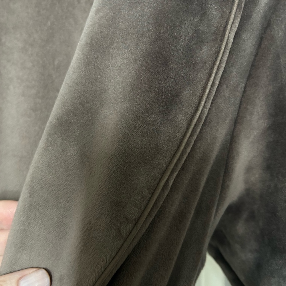 COPY - SKIMS Women's Robe - Picture 4 of 4